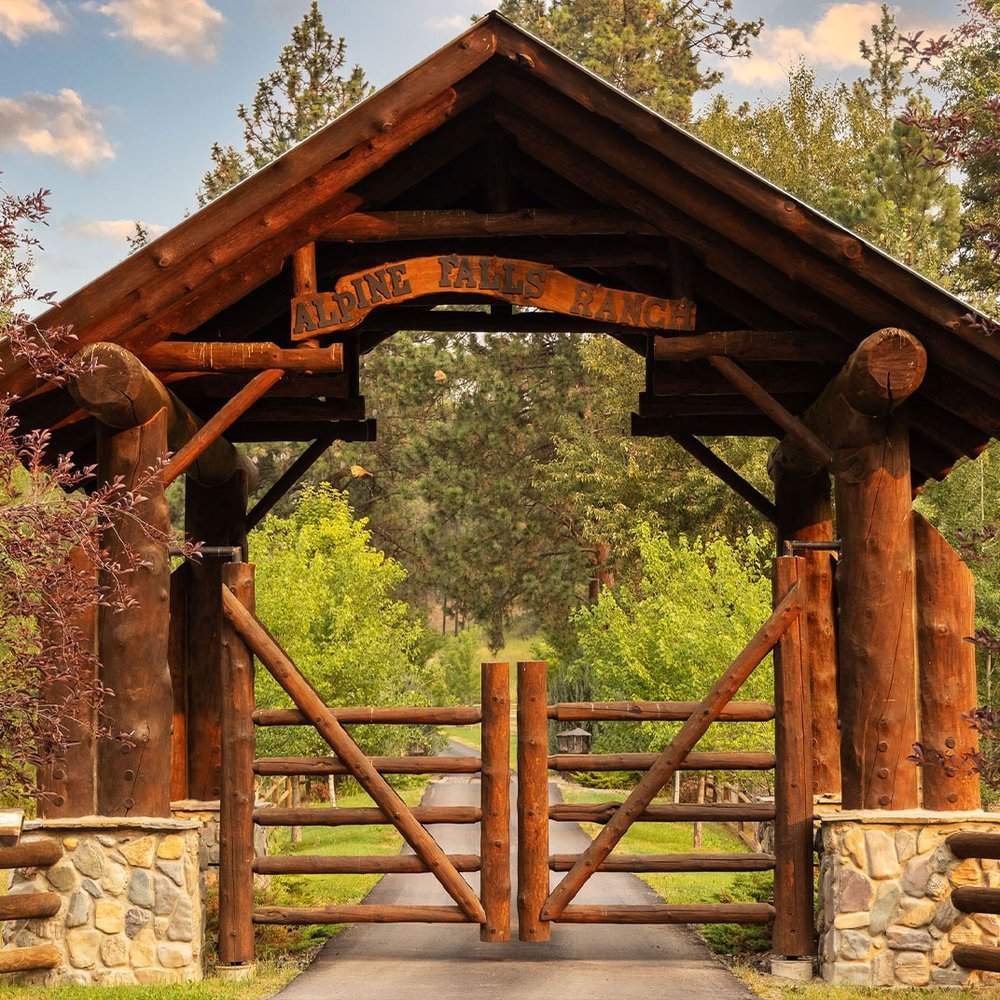 Alpine Falls Ranch - Two-Keys hotel in Superior, United States