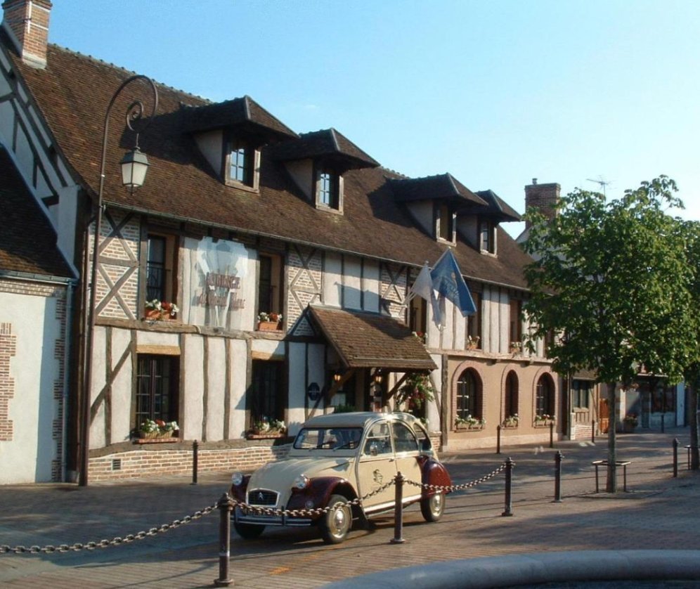 Auberge du Cheval Blanc - Selected hotel in Selles-Saint-Denis, France