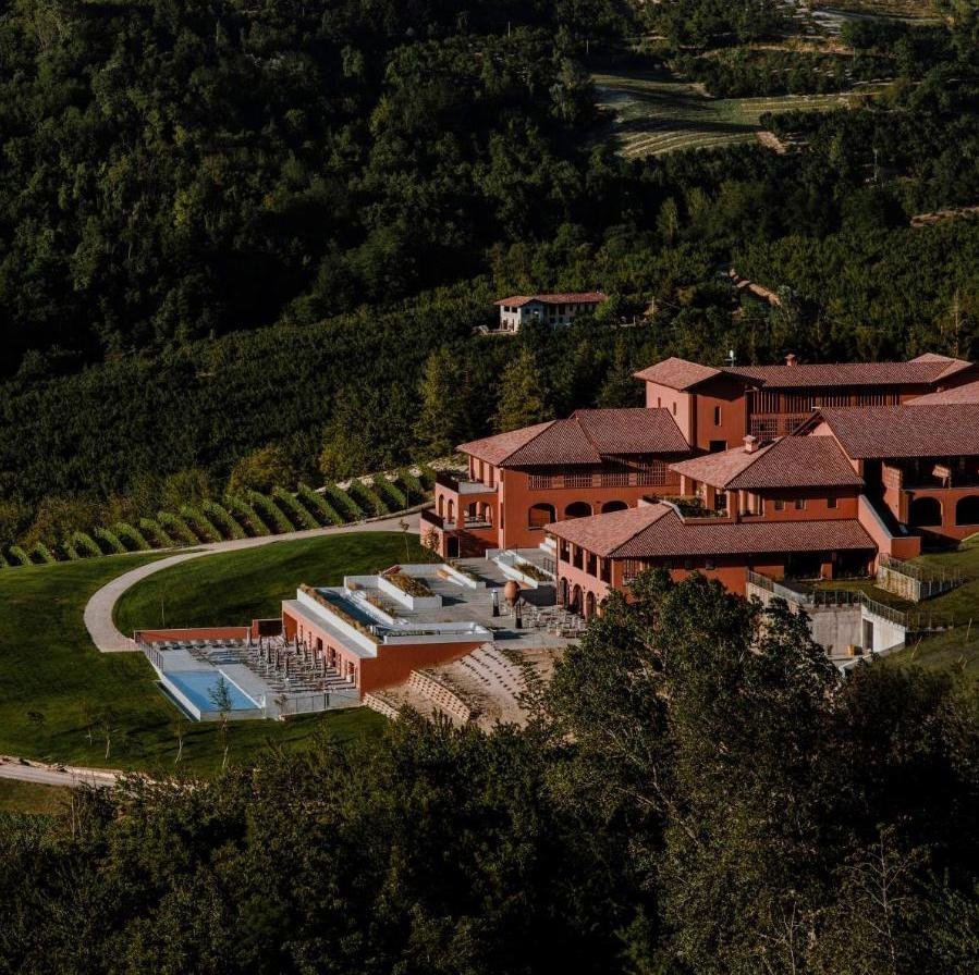 CASA DI LANGA - Selected hotel in Cerretto Langhe, Italy