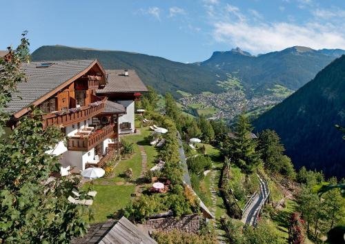 Charme Hotel Uhrerhof Dëur - Selected hotel in Ortisei, Italy
