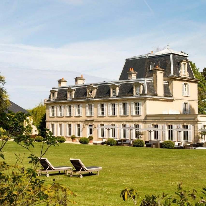 Chateau La Cheneviere - Selected hotel in Port-en-Bessin-Huppain, France