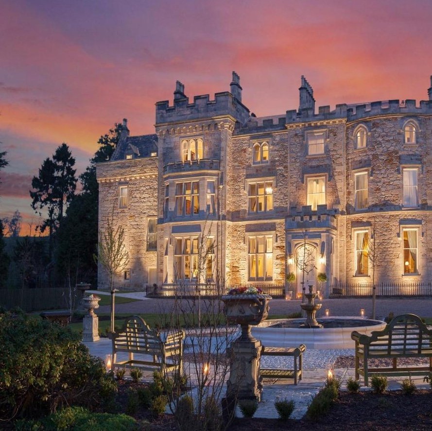 Crossbasket Castle - Selected hotel in High Blantyre, United Kingdom