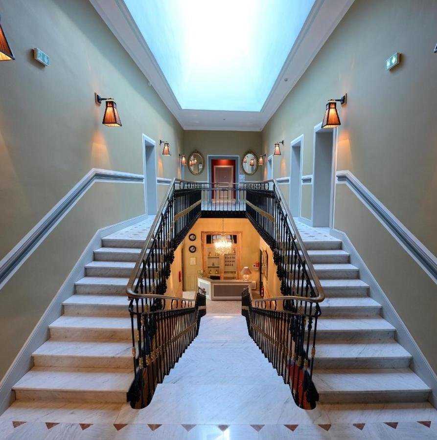 Grand Hôtel Henri - Selected hotel in L'Isle-sur-la-Sorgue, France