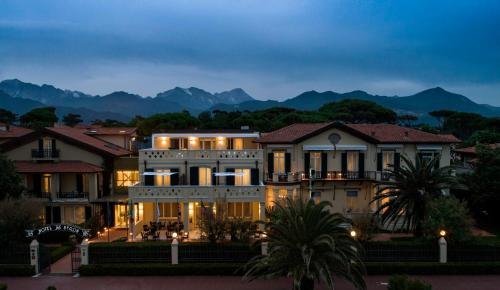 Hotel Byron - Selected hotel in Forte dei Marmi, Italy