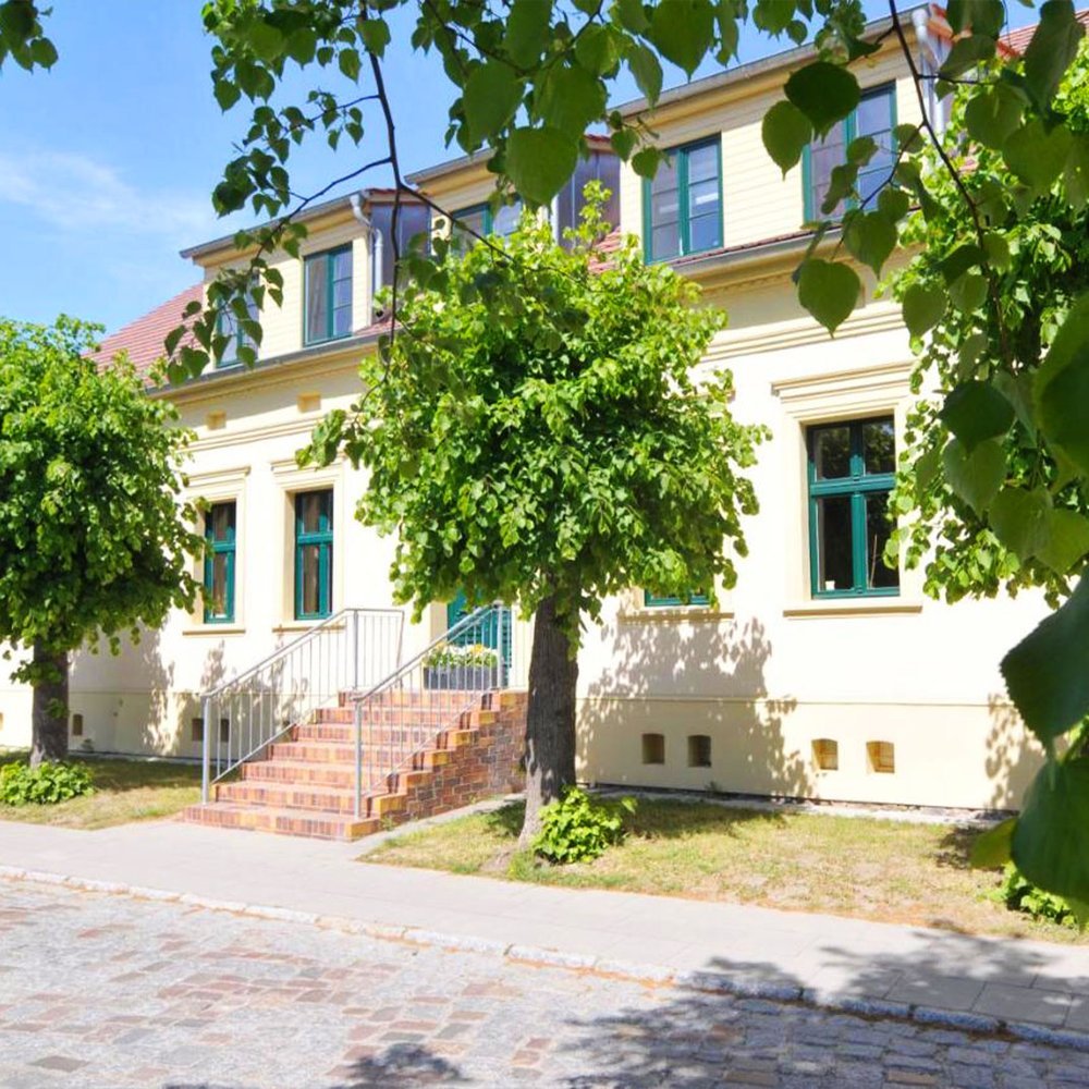 Hotel & Gasthof Zur Linde - Selected hotel in Michendorf, Germany