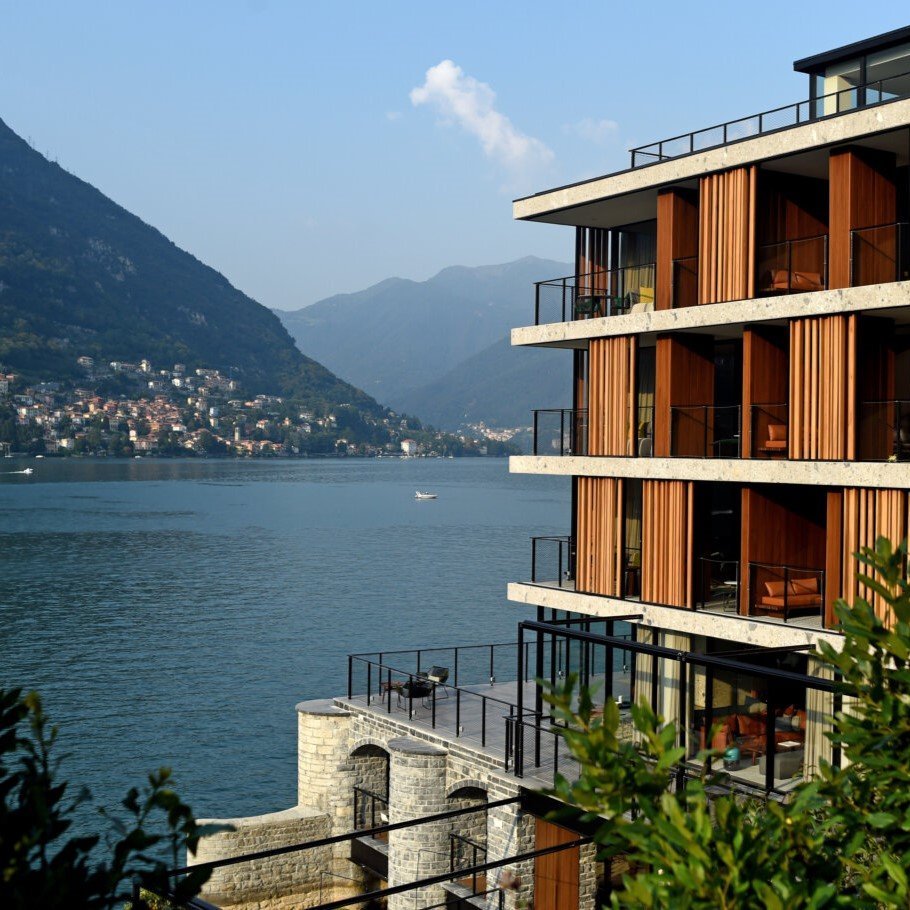 Il Sereno - Two-Keys hotel in Torno, Italy