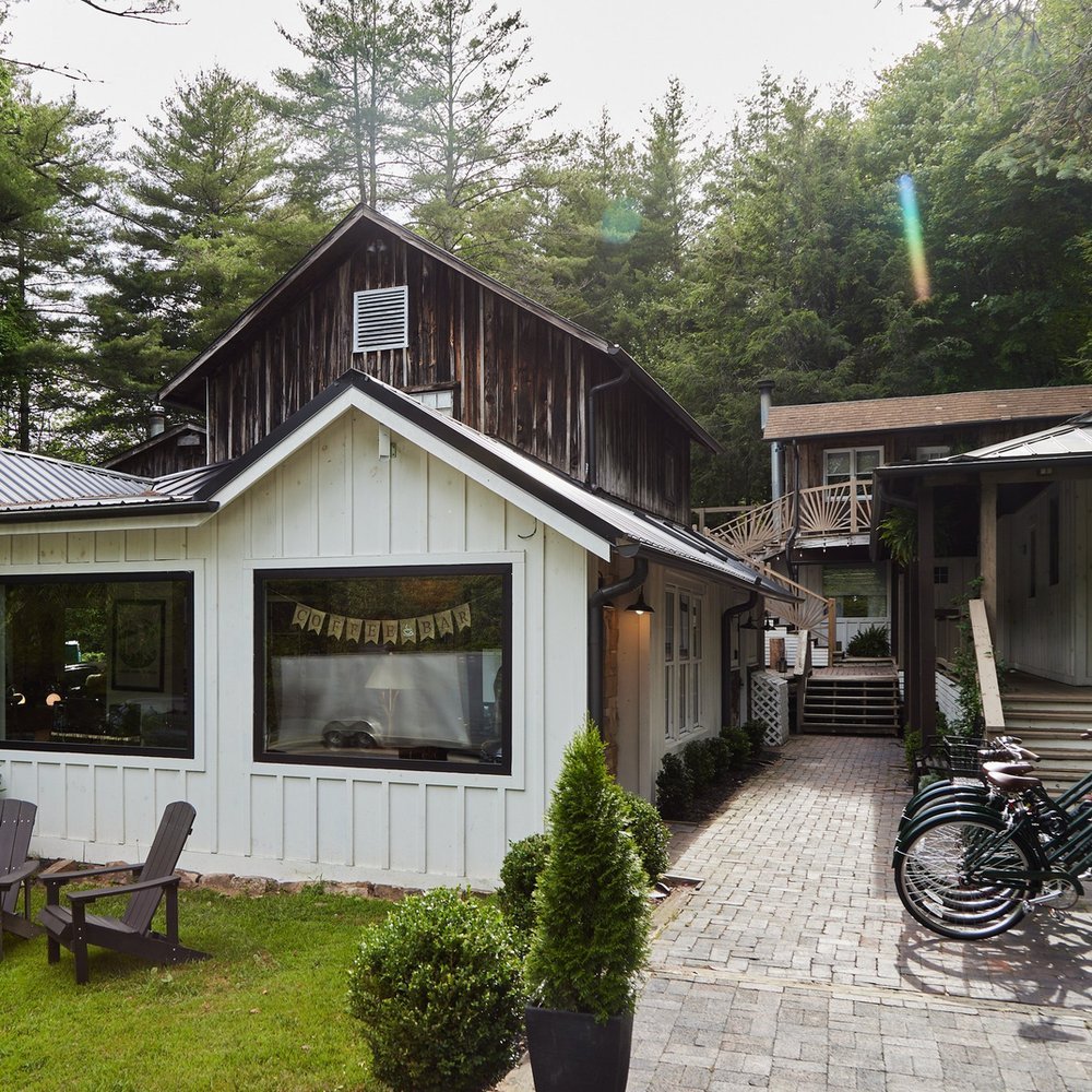 Outpost Inn - Selected hotel in Highlands, United States