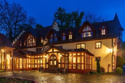 Schlosshotel Weyberhöfe - Selected hotel in Hösbach, Germany